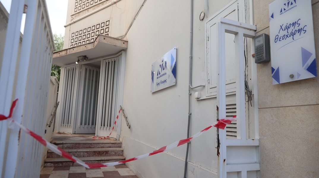 Επίθεση στο πολιτικό γραφείο του Χάρη Θεοχάρη