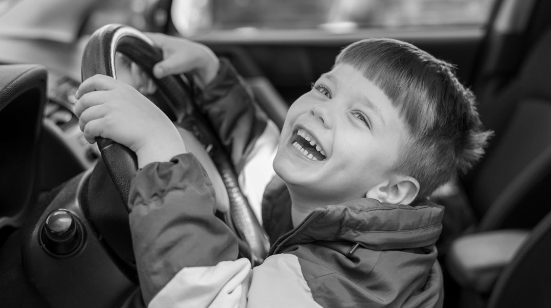 Παιδιά με ξένο αμάξι