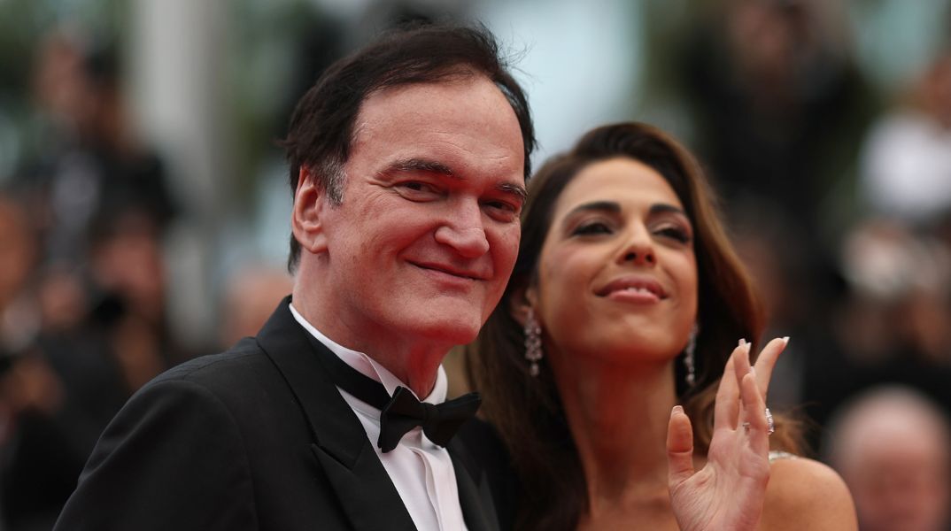 Ο Κουέντιν Ταραντίνο αφήνει τη σκηνοθεσία και επιστρέφει ως ηθοποιός στην ταινία Only What We Carry - Ο μεγαλύτερος ρόλος του από το 1996.