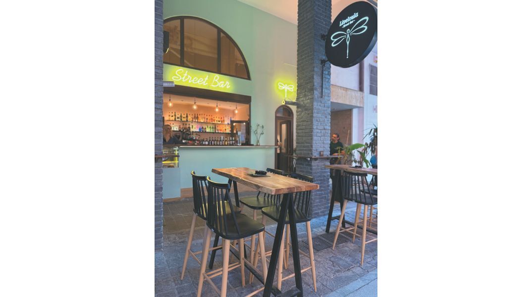 Liveloula street bar