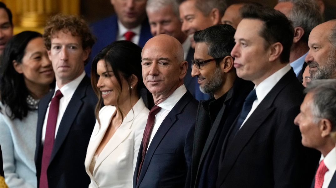 Έκθεση: Η συλλογική περιουσία των 10 πλουσιότερων δισεκατομμυριούχων των ΗΠΑ αυξήθηκε κατά $698 δισ. τον τελευταίο χρόνο - Σε νέα ύψη η ανισότητα