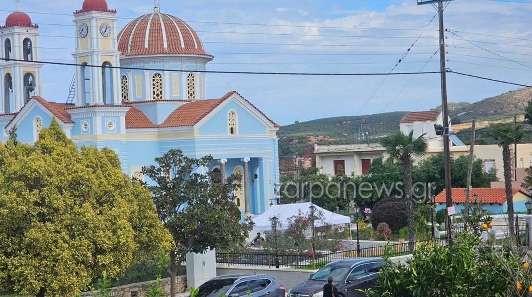 Βορίζια: Με ανιχνευτή μετάλλων η είσοδος στην εκκλησία όπου τελείται η κηδεία της 56χρονης