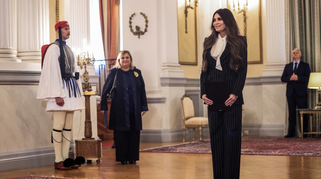 Η Κίμπερλι Γκιλφόιλ επέδωσε τα διαπιστευτήριά της στον Πρόεδρο της Δημοκρατίας, Κωνσταντίνο Τασούλα, και ανέλαβε επίσημα καθήκοντα πρέσβη των ΗΠΑ στην Ελλάδα.