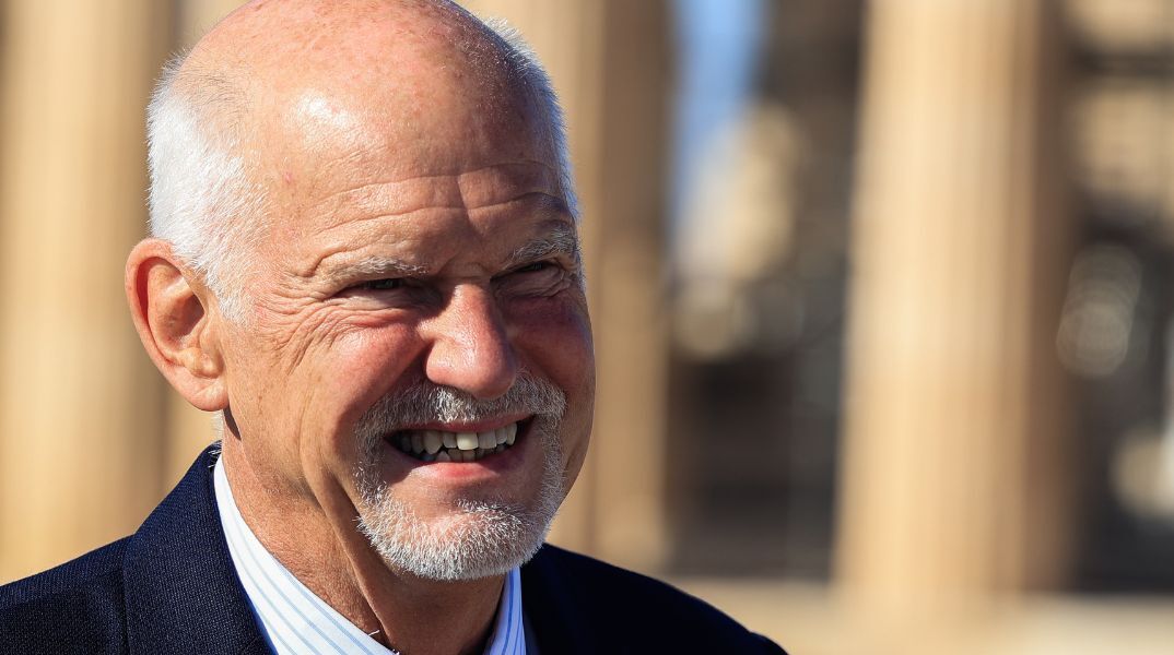 Ο Γιώργος Παπανδρέου χαιρετίζει την εκλογική επιτυχία του Ζόραν Μαμντάνι στη Νέα Υόρκη ως μήνυμα ελπίδας και ανατροπής απέναντι στα ολιγαρχικά συμφέροντα.