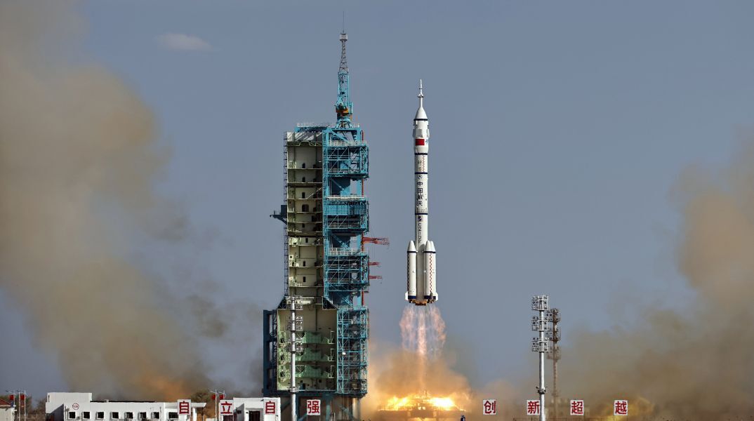 Καθυστέρηση στην επιστροφή Κινέζων αστροναυτών μετά από πρόσκρουση διαστημικών συντριμμιών - Αξιολογούνται οι ζημιές από το περιστατικό