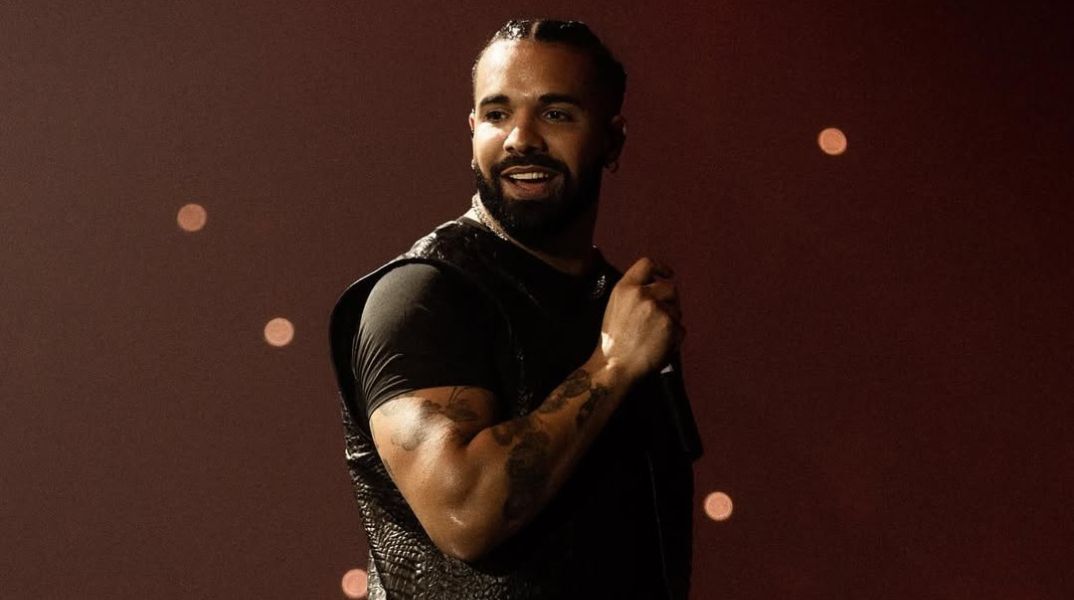 Αγωγή του ράπερ RBX κατηγορεί το Spotify ότι επιτρέπει ψεύτικα streams, με τον Drake να ωφελείται από δισεκατομμύρια τεχνητές ακροάσεις.