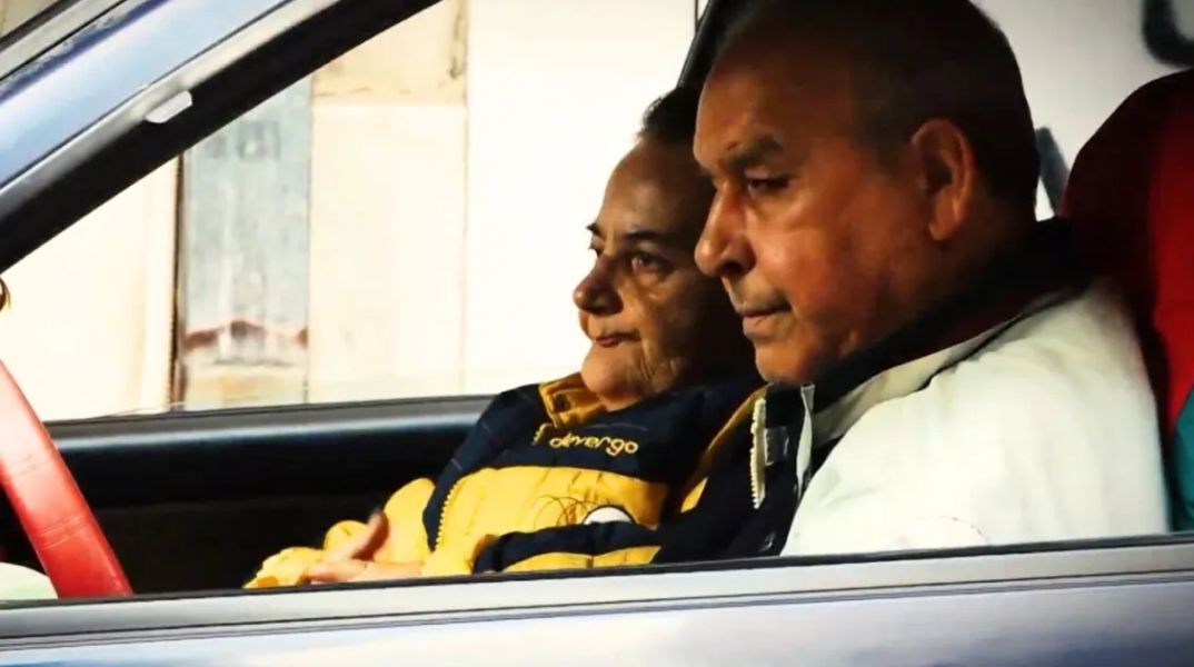 Ζευγάρι συνταξιούχων ζει σε αυτοκίνητο στην Κυψέλη εδώ και 3 χρόνια: «Είμαστε άστεγοι, αλλά αξιοπρεπείς»