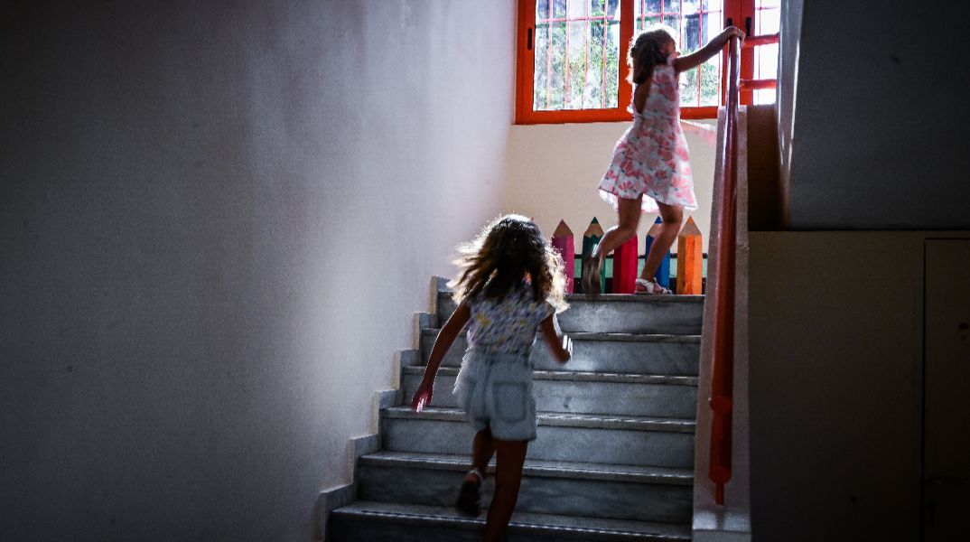 Χολαργός: Ο 69χρονος παραμονεύει έξω από σχολεία προσπαθώντας να δελεάσει παιδιά - Ανησυχούν οι γονείς