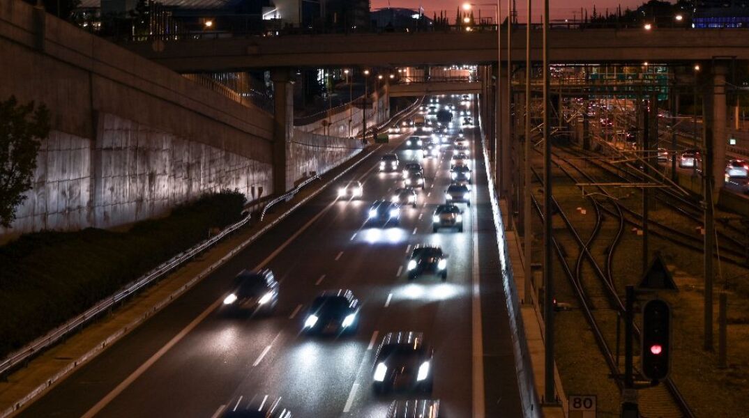 Αττική Οδός: Οδηγούσε χωρίς δίπλωμα με όπισθεν στη ΛΕΑ για περισσότερο από 1,5 χιλιόμετρο