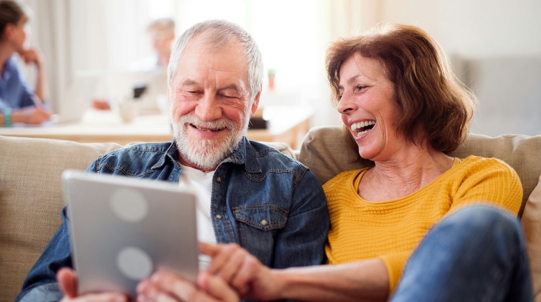 Νέα μελέτη του Πανεπιστημίου ΜακΓκιλ δείχνει ότι η καθημερινή εγκεφαλική άσκηση μέσω εφαρμογών ενισχύει τη μνήμη και μειώνει τον κίνδυνο άνοιας σε ηλικιωμένους.