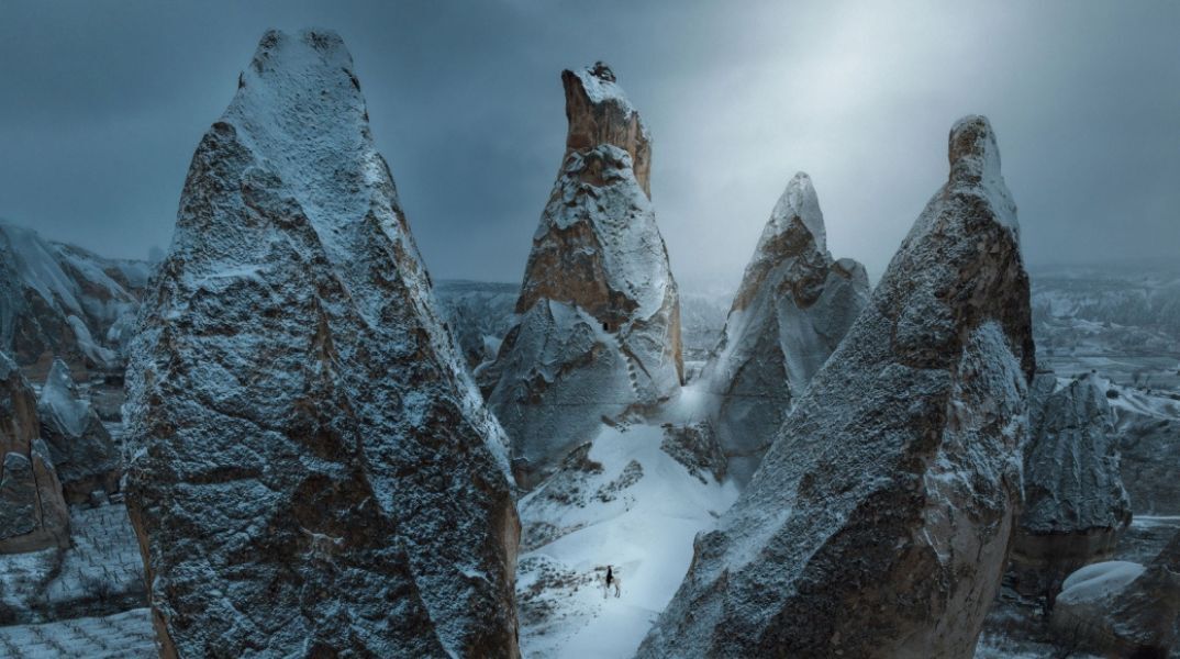 Γερμανός φωτογράφος απαθανάτισε μοναδική οπτική γωνία στην Καππαδοκία - Η αεροφωτογραφία του Ντένις Σμελτς στέφθηκε νικήτρια στα Siena Drone Awards 2025