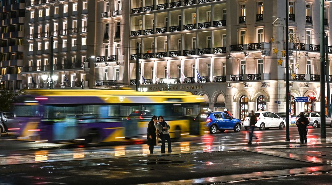 Επιδείνωση παρουσιάζει ο καιρός τη Δευτέρα 10 Νοεμβρίου, με βροχές και τοπικές καταιγίδες στα δυτικά και βόρεια, σύμφωνα με την πρόγνωση του meteo και της ΕΜΥ.