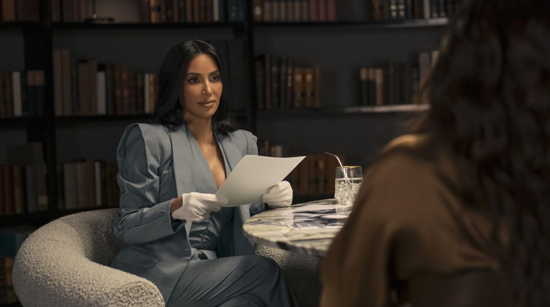 Η Κιμ Καρντάσιαν ανταπαντά στις αρνητικές κριτικές του «All's Fair» - Η σειρά κερδίζει το κοινό και σκαρφαλώνει στις πρώτες θέσεις του Disney+