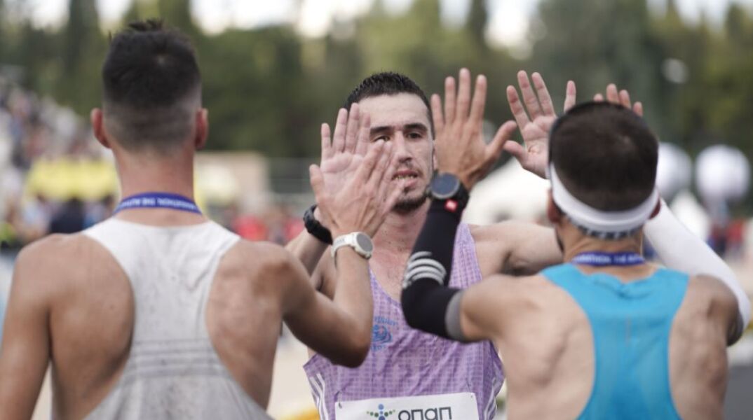 Ο 42ος Αυθεντικός Μαραθώνιος της Αθήνας σε 15 κλικ - Στιγμές συγκίνησης και χαράς 