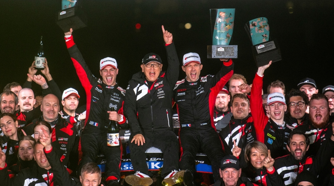 Ο Σεμπαστιέν Οζιέ κερδίζει το Ράλλυ Ιαπωνίας, χαρίζοντας στην Toyota το 1-2-3 και μειώνοντας τη διαφορά στο πρωτάθλημα οδηγών στους 3 βαθμούς.