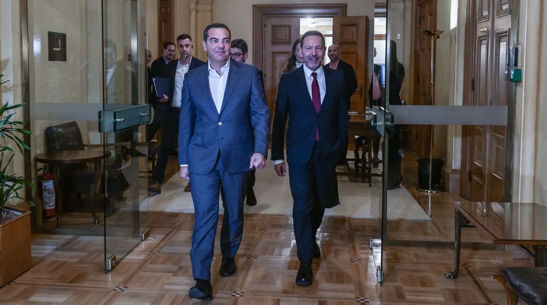 Ο Γιάννης Στουρνάρας αποκαλύπτει ότι είχε προειδοποιήσει τον Αλέξη Τσίπρα για το τεράστιο κόστος της διαπραγμάτευσης με την τρόικα το 2015 στην οικονομία.