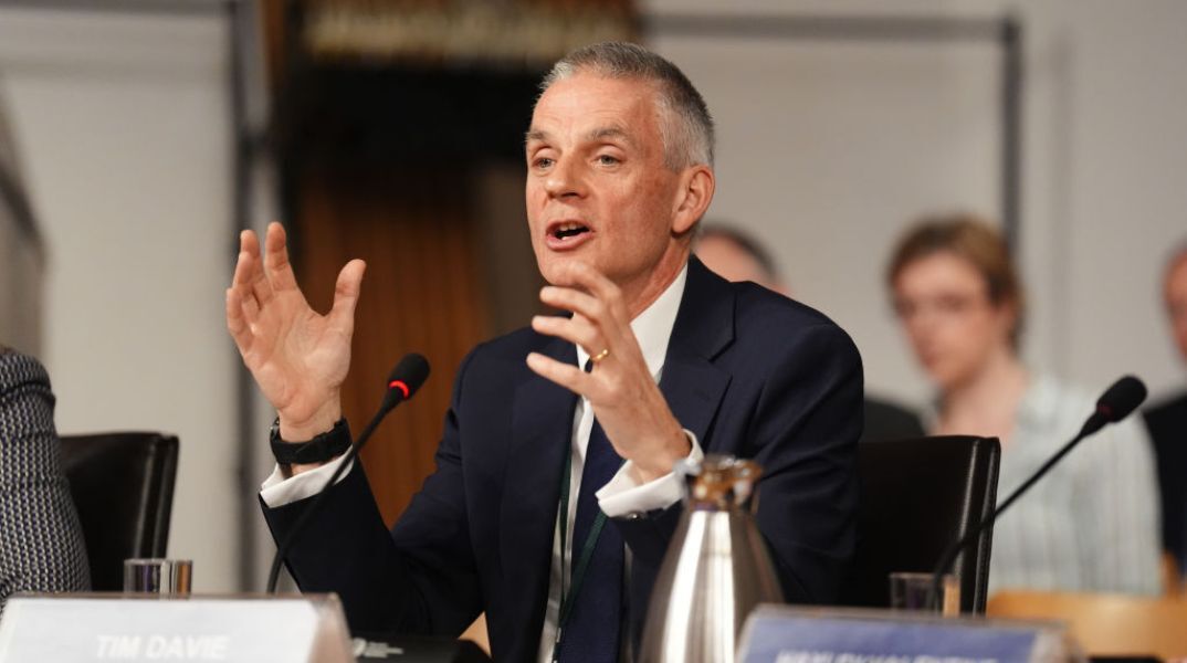 Τιμ Ντέιβι: Ο άνθρωπος του μάρκετινγκ που έγινε γενικός διευθυντής του BBC