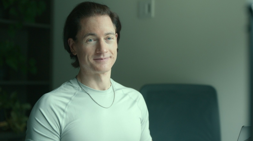 Ο Μπράιαν Τζόνσον σε ένα... διάλειμμα από το κυνήγι της αθανασίας 