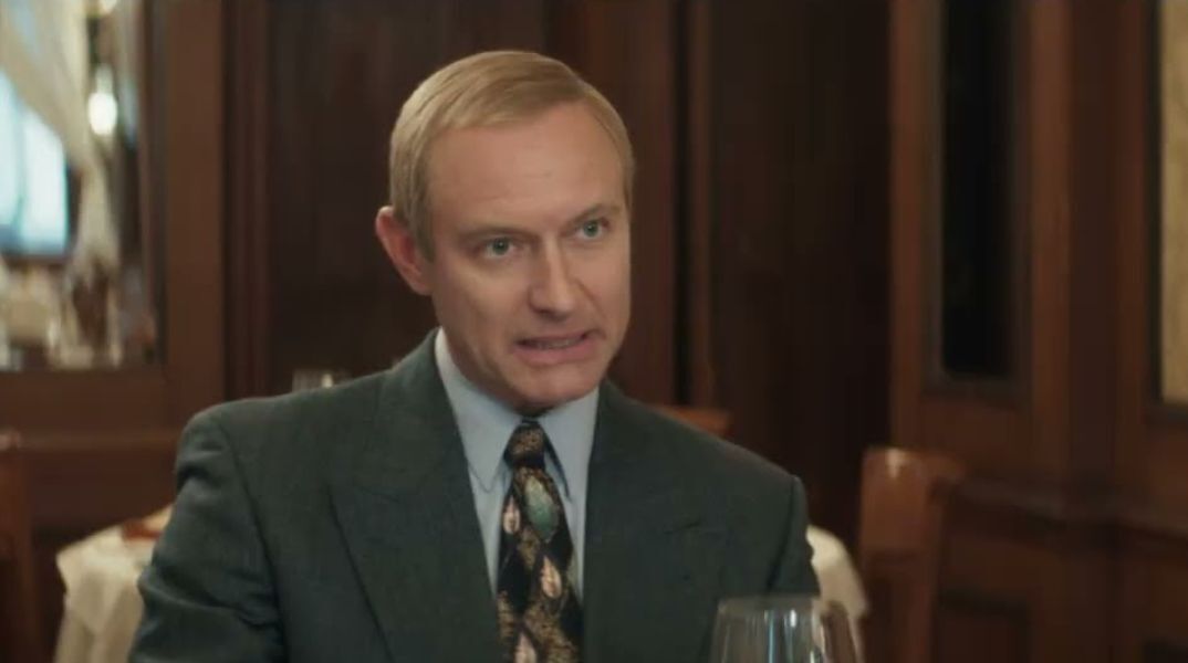 Ο Τζουντ Λο εντυπωσιάζει ως Βλαντίμιρ Πούτιν στην ταινία «Ο Μάγος του Κρεμλίνου», που ξεδιπλώνει το παρασκήνιο της εξουσίας στη Ρωσία. 