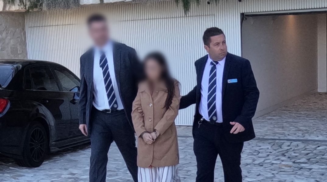 Αυστραλία: Μητέρα και κόρη κατηγορούνται για απάτη 46 εκατ. δολαρίων - Η «μάντισσα» έπειθε θύματα να πάρουν δάνεια για υποτιθέμενο δισεκατομμυριούχο σωτήρα