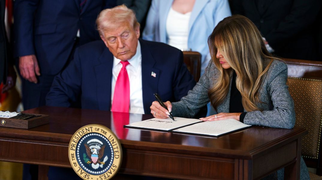 Η Μελάνια Τραμπ υπέγραψε εκτελεστικό διάταγμα για την αναδοχή, παρά το γεγονός ότι δεν έχει εξουσία - Οι αντιδράσεις για τη συμβολική κίνηση