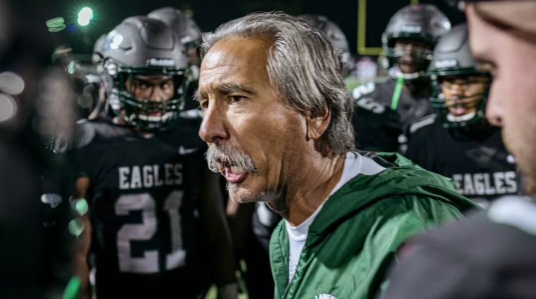 Καλιφόρνια: Ο 66χρονος πρώην προπονητής αμερικανικού ποδοσφαίρου Τζον Μπιμ, γνωστός από τη σειρά του Netflix, πυροβολήθηκε στην πανεπιστημιούπολη του Όκλαντ