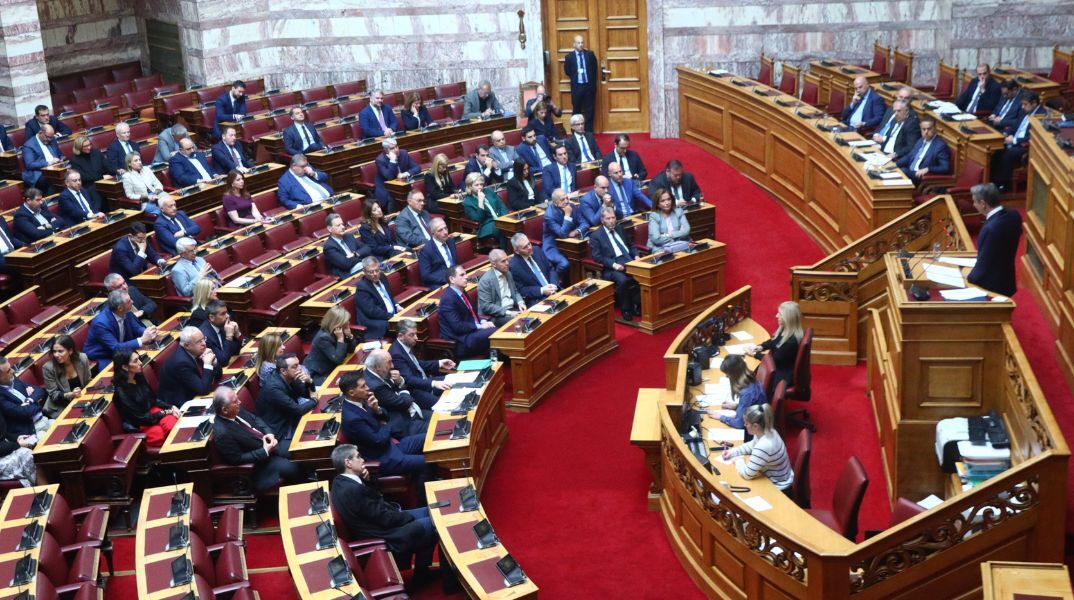 Φυσικά και θα έπρεπε να είναι μεγαλύτερος ο μισθός των βουλευτών