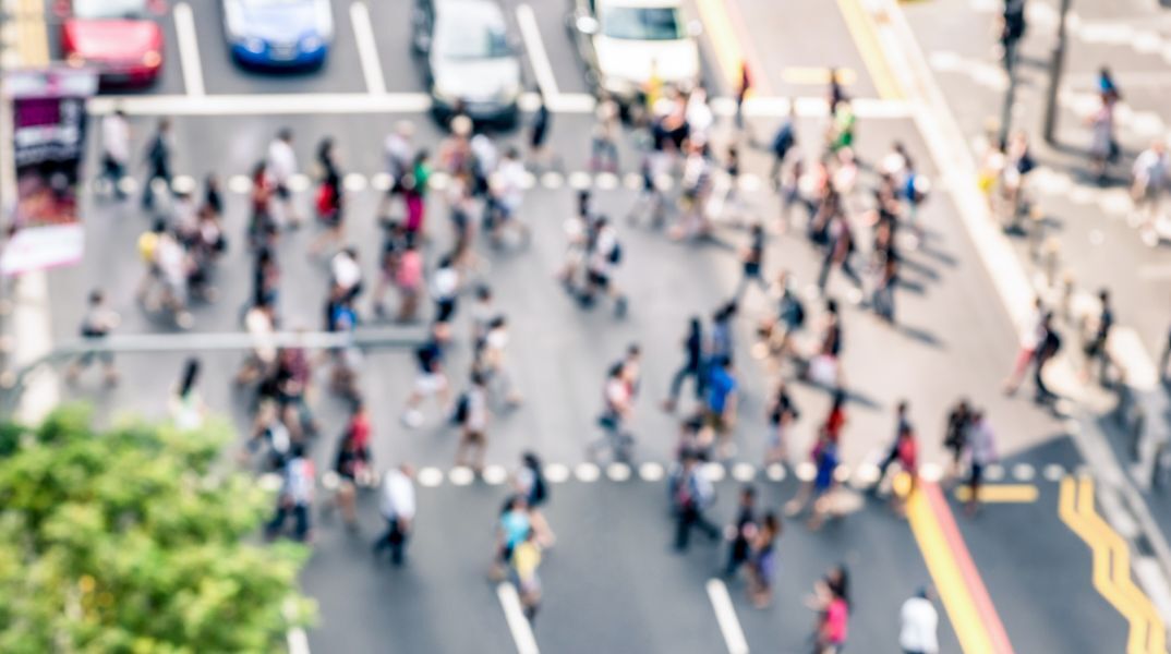 Ο πληθυσμός της Ελλάδας γερνά ραγδαία: Το 34% των πολιτών θα είναι άνω των 65 το 2060 - Η νέα πραγματικότητα απαιτεί στρατηγικές για υγιή και ενεργή γήρανση