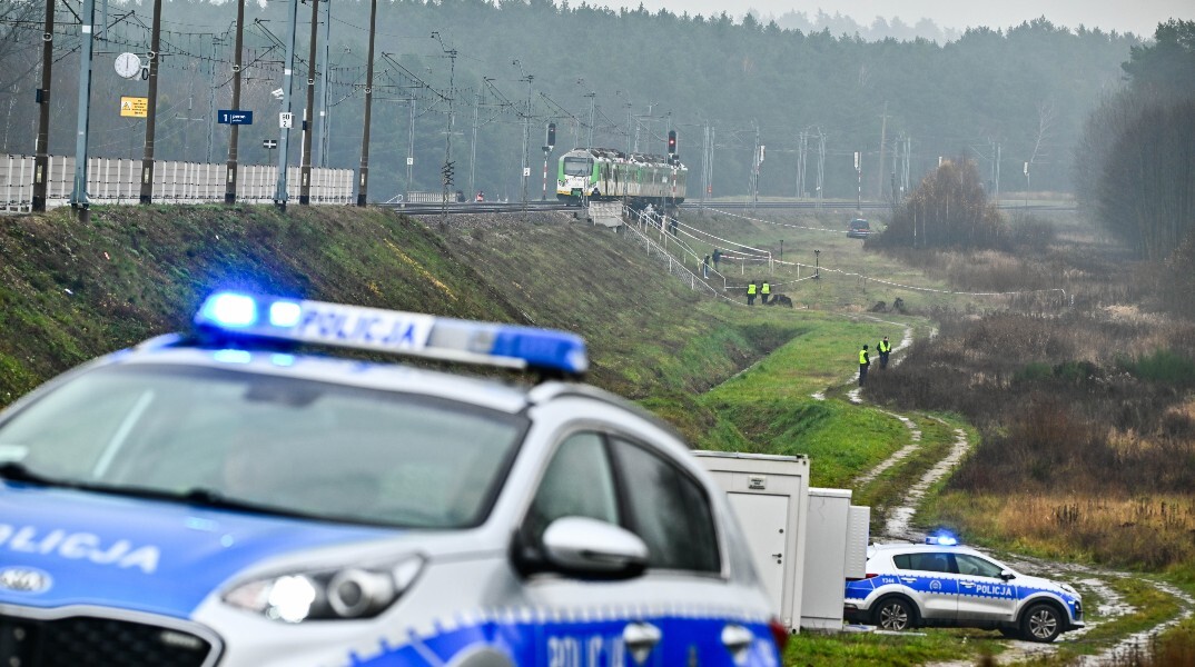 Δύο Ουκρανοί πράκτορες της Ρωσίας κατηγορούνται από τον Πολωνό πρωθυπουργό Ντόναλντ Τουσκ για τη δολιοφθορά στο σιδηροδρομικό δίκτυο της χώρας