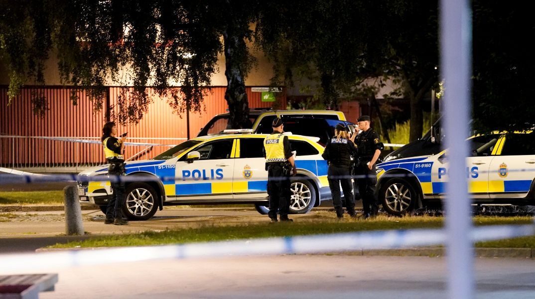 Τέσσερις νεαροί στη Σουηδία καταδικάστηκαν για ρατσιστικές επιθέσεις - Η πρώτη υπόθεση κατά ακροδεξιού «active club» σηματοδοτεί δικαστικό ορόσημο.