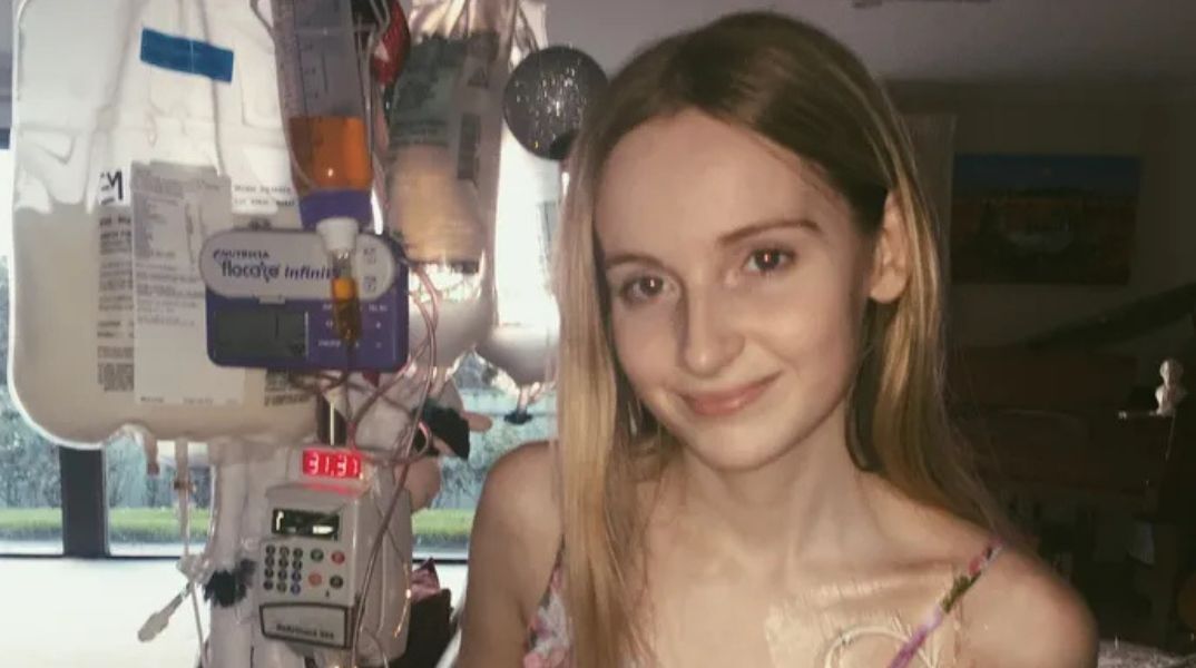 Η 25χρονη Άναλις Χόλαντ επιλέγει ιατρική συνδρομή στον θάνατο μετά από χρόνια εξουθενωτικής ασθένειας © GoFundMe