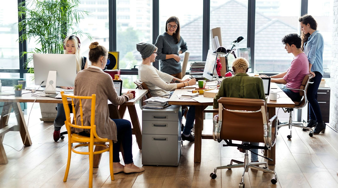 Τέσσερις γενιές στο ίδιο γραφείο