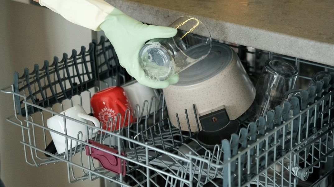 Όσα κρύβει ο κάδος του πλυντηρίου πιάτων μας και δεν θέλουμε να το ξέρουμε... 
