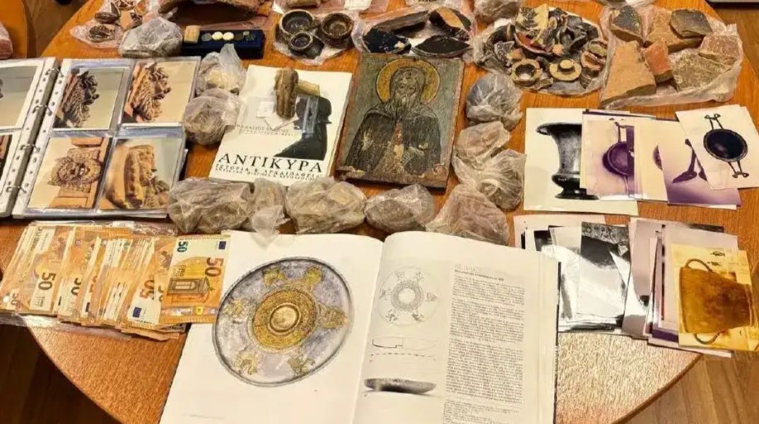 Αρχαιοκάπηλος είχε σπίτι του συλλογή που γέμιζε μουσείο - Βρέθηκαν 474 αρχαία αντικείμενα και εικόνες