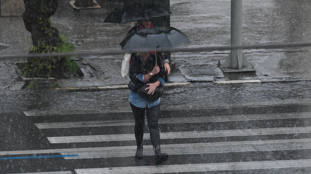 Άτομα με ομπρέλες 