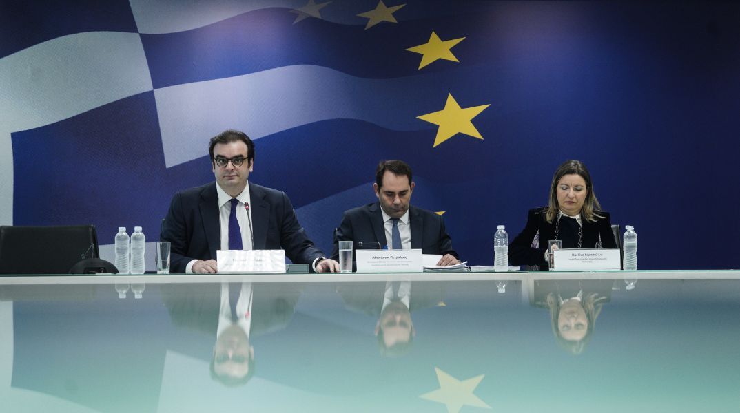 Προϋπολογισμός 2026: Πακέτο 2 δισ. ευρώ με φορολογική μεταρρύθμιση, αυξήσεις μισθών-συντάξεων και κατάργηση ΕΝΦΙΑ σε απομακρυσμένες περιοχές
