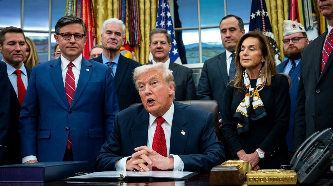 Δώρα από Ελβετούς δισεκατομμυριούχους στον Ντόναλντ Τραμπ εγείρουν ερωτήματα για την εξατομίκευση της προεδρικής εξουσίας - Αντιδράσεις σε Ευρώπη και ΗΠΑ