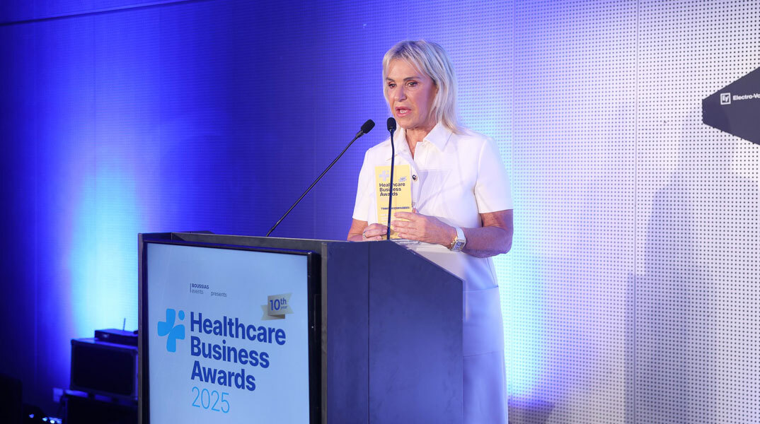 Βράβευση της προέδρου του ΟΦΕΤ, Ιουλίας Τσέτη