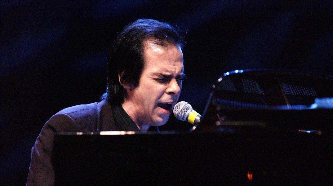 Νικ Κέιβ: Η έκθεση «Stranger Than Kindness» είναι πλέον προσβάσιμη για όλους σε ψηφιακή μορφή 