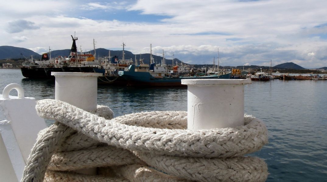 Αυτοκίνητο έπεσε στη θάλασσα από την προβλήτα στη Σαλαμίνα - Ο οδηγός εντοπίστηκε νεκρός - Οι πρώτες πληροφορίες για το περιστατικό