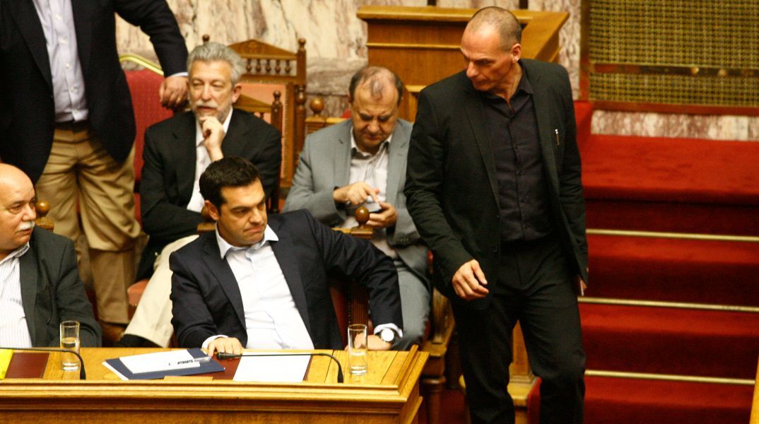 Τσίπρας για Βαρουφάκη: Το σχέδιό του ήταν να τυπώναμε κουπόνια αντί για χρήματα - «Είσαι με τα καλά σου;»