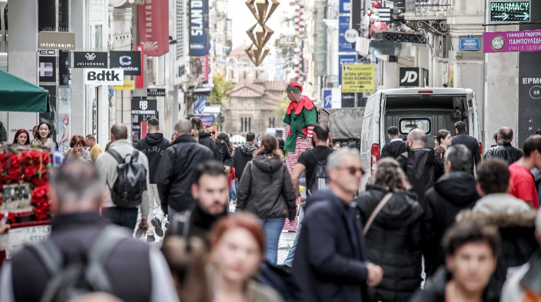 Χριστούγεννα 2025: Γιορτές στο σπίτι φέτος για το 53% των Ελλήνων