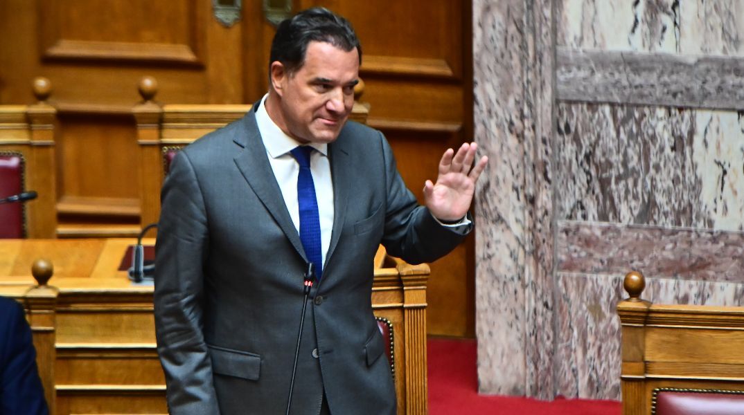 Ο Γεωργιάδης απαντά στον Τσίπρα «ως γνήσιος βιβλιοπώλης» - Δείτε το βίντεο