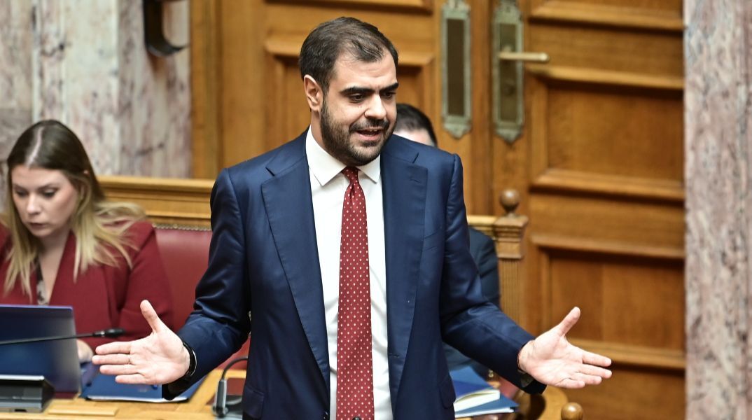 Μαρινάκης για Τσίπρα: Από τις γνώσεις της γεωγραφίας κατάλαβα ότι είναι ο πραγματικός συγγραφέας του βιβλίου