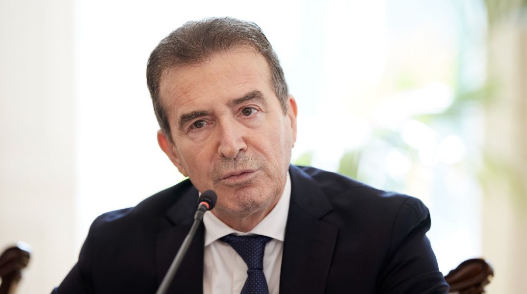 Μιχάλης Χρυσοχοΐδης: Αύξηση καταγγελιών και συλλήψεων για ενδοοικογενειακή βία - 5.000 γυναίκες χρησιμοποιούν ετησίως το panic button