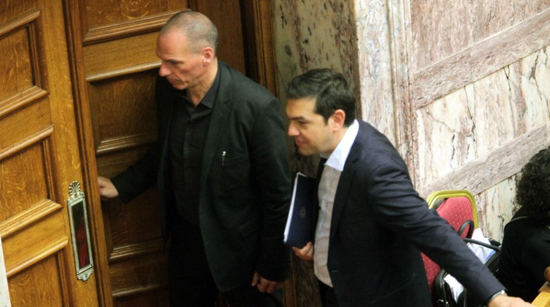Ο Βαρουφάκης απαντά στον Τσίπρα: Αυτοεξευτελισμός όσα λέει για τα «κουπόνια»