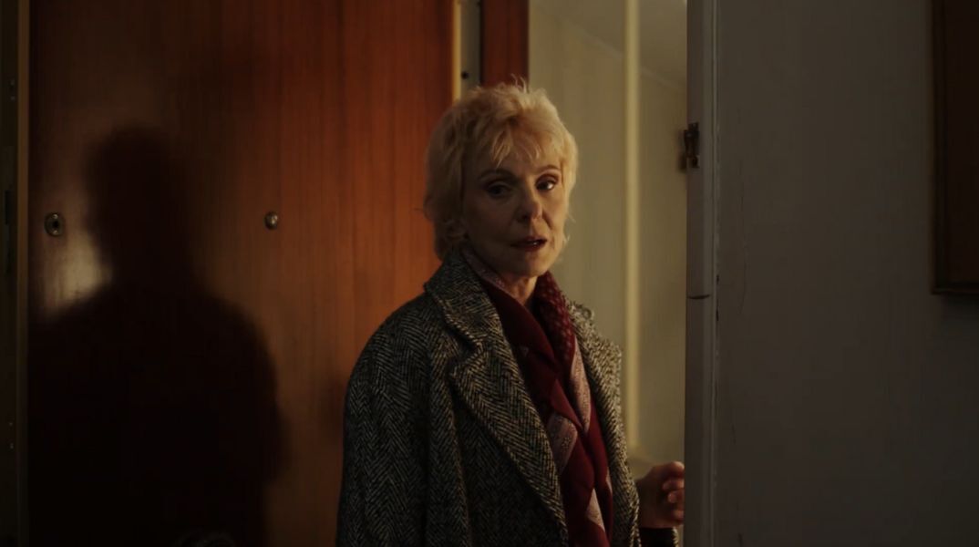 Κέντρο Διοτίμα: Καμπάνια για ενδοοικογενειακή βία σε γυναίκες 65+ με ταινία της Ελίνας Ψύκου και πρωταγωνίστρια τη Ναταλία Τσαλίκη 