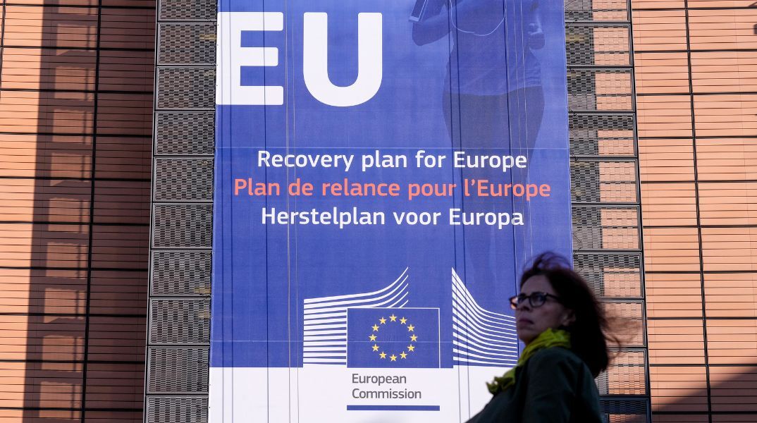 Η Ευρωπαϊκή Επιτροπή ενέκρινε την εκταμίευση 2,1 δισ. ευρώ σε επιχορηγήσεις προς την Ελλάδα, στο πλαίσιο του Μηχανισμού Ανάκαμψης και Ανθεκτικότητας.