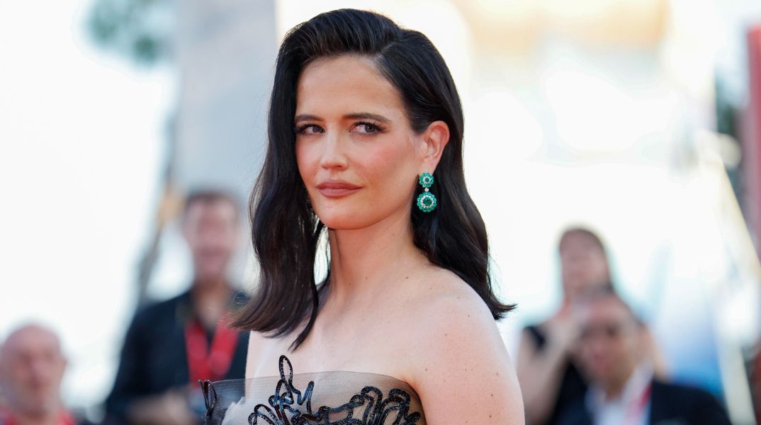 Η ηθοποιός Εύα Γκριν εντάσσεται στο καστ του Wednesday ως Θεία Οφηλία, φέρνοντας νέα δυναμική στην τρίτη σεζόν της σειράς του Netflix