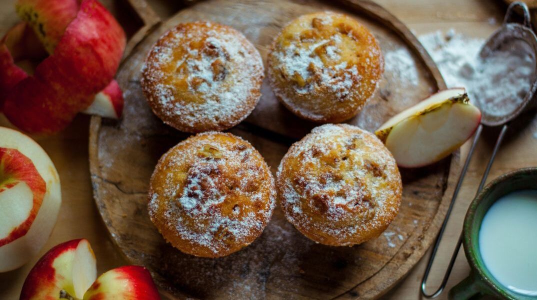 Muffins με μήλο και κανέλα